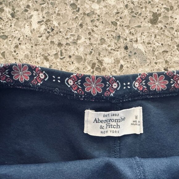 Abercrombie & Fitch Pull-On Women's Cotton Blend Shorts - Navy/Medallion Print - - Picture 5 of 11